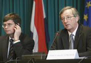 Jean-Claude Juncker et Jan Peter Balkenende lors de la conférence de presse