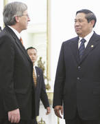Jean-Claude Juncker et le président de l'Indonésie Susilo Bambang Yudhoyono