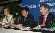 Benita Ferrero Waldner, Hassan Wirajuda, ministre des Affaires étrangères de l'Indonésie et Jean Asselborn