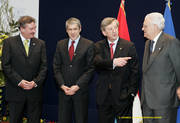 Jean-Claude Juncker, Jean Asselborn, José Sócrates, Premier ministre portugais et Diogo Freitas do Amaral ministre des Affaires étrangères portugais