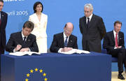 Signature du traité d’adhésion de la Bulgarie et de la Roumanie à l’UE