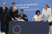 Signature du traité d’adhésion de la Bulgarie et de la Roumanie à l’UE