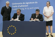 Signature du traité d’adhésion de la Bulgarie et de la Roumanie à l’UE