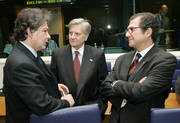 Thierry Breton, ministre français de l'Economie et des Finances, Jean-Claude Trichet et Luis Campos e Cunha