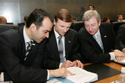 Ivan Iskrov, gouverneur de la Banque de Bulgarie, Aiivar Soerd, ministre des Finances d'Estonie, et Vahur Kraft, gouverneur de la Banque d'Estonie