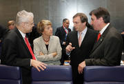 Jeannot Krecké, ministre de l'Economie et du Commerce extérieur, Jean-Marie Halsdorf, ministre de l'Intérieur et de l'Amménagement du territoire, Vladimir Špidla et Danuta Hubner, commissaires européens