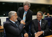 Jean Asselborn, Mohamed Tahar Siala, ministre lybien des Affaires étrangères, et Amr Moussa, secrétaire général de la Ligue arabe