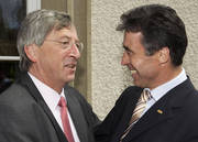 Jean-Claude Juncker and Danish Prime Minister Anders Fogh Rasmussen