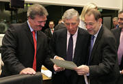 Jean Asselborn, ministre des Affaires étrangères et de l'Immigration, Jack Straw, ministre britannique des Affaires étrangères, et Javier Solana, Haut représentant pour la PESC