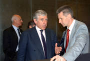 Jack Straw (left), UK Secretary of State for Foreign Affairs, and Artis Pabriks, Latvian Minister for Foreign Affairs