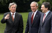 Jean-Claude Juncker, Premier ministre luxembourgeois, George W. Bush, Président des Etats-Unis d'Amérique, et José Manuel Barroso, Président de la commission européenne