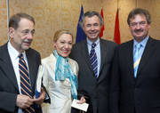 Javier Solana, Haut Représentant de l'UE, Benita Ferrero-Waldner, commissaire européenne pour les relations extérieures, Pierre Pettigrew et Jean Asselborn, respectivement ministres des affaires étrangères du Canada et du Luxembourg