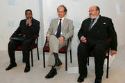 Victor Borges, ministre des Affaires étrangères du Cap-Vert, Jean-Louis Schiltz, ministre de la Coopération et de l'Aide humanitaire, et Louis Michel, commissaire en charge du Developpement et de l'Aide humanitaire